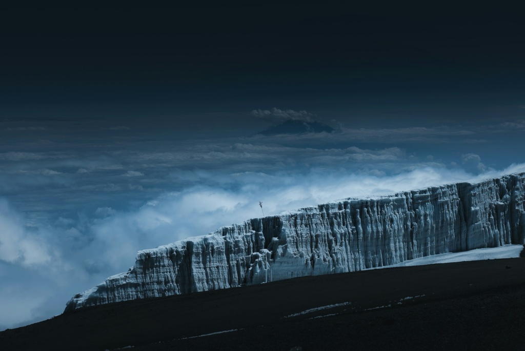 альпинизм Килиманджаро hu-chen-xU9m2eAkXjA-unsplash.jpg