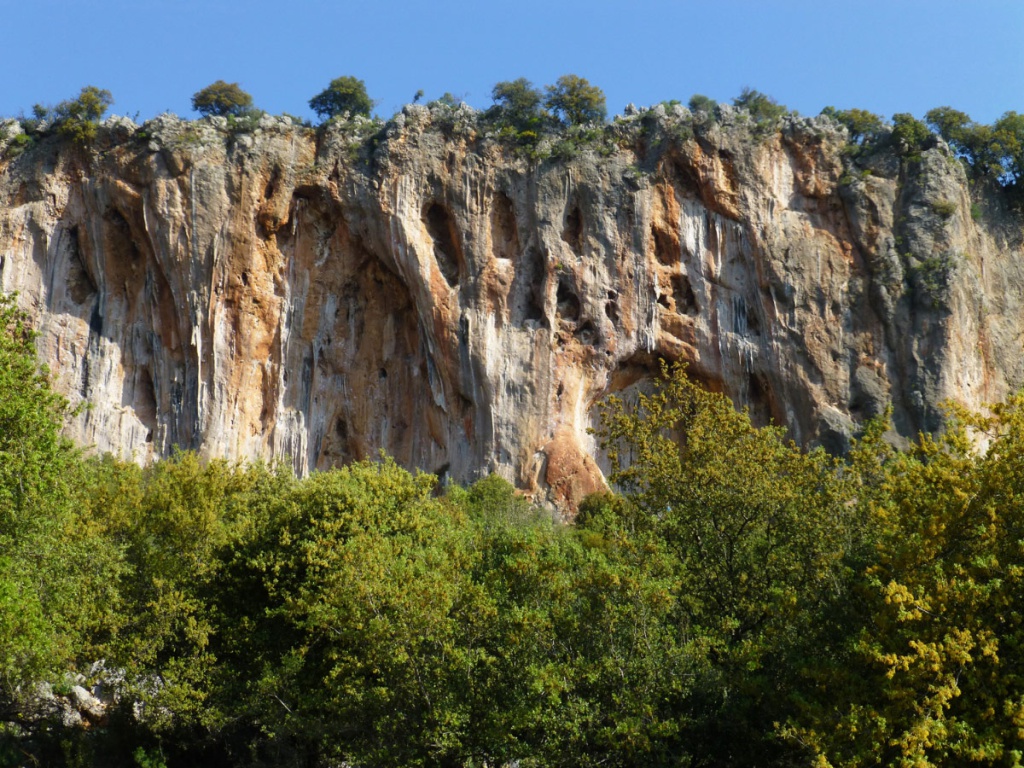 Вид на скалы в Геюк-Баире