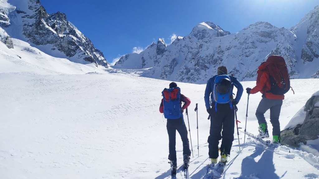 skitour.jpg nFoZe5lSztc.jpg